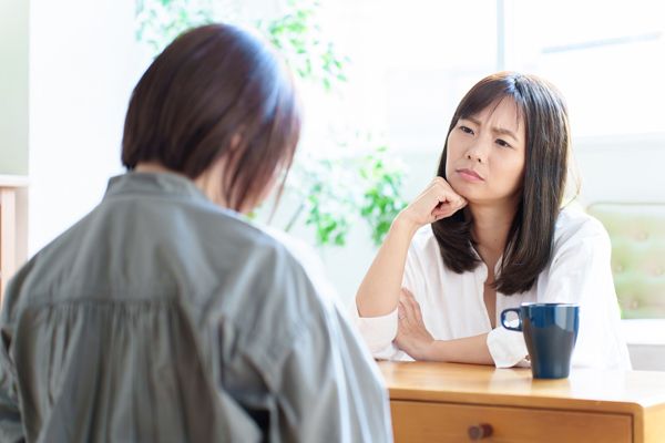 50代女子会で気まずくならないNG話題のかわし方