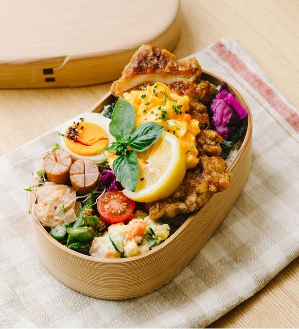 チキン南蛮弁当 （C）キキ／KADOKAWA