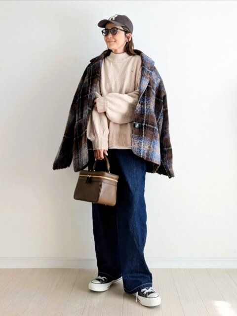 2025冬アウター着こなしブルーが映えるチェックジャケットコーデ