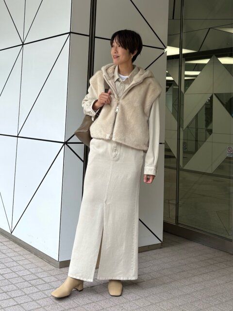 2025冬アウター着こなしホワイトトーンで魅せるきれいめカジュアル