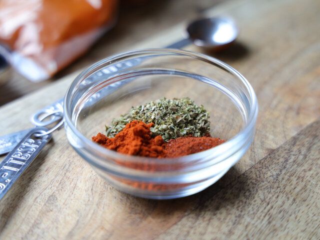 スパイスは、計量しておく。