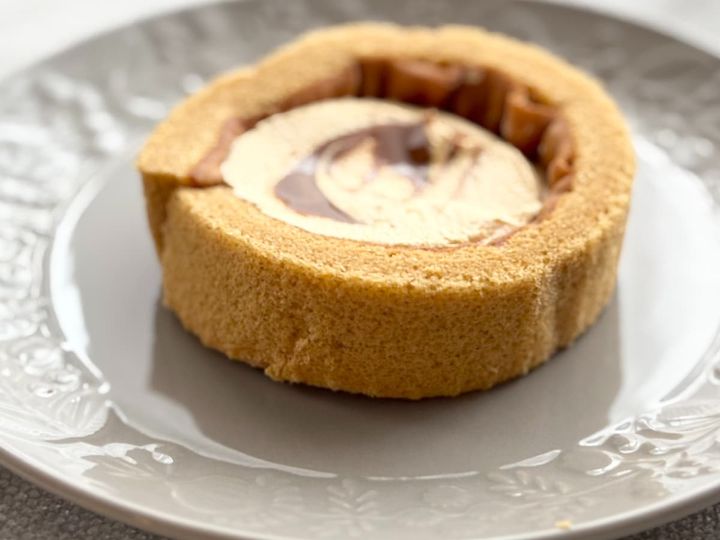 大人の味！ ローソンとMERCER bisがコラボした濃厚ロールケーキ