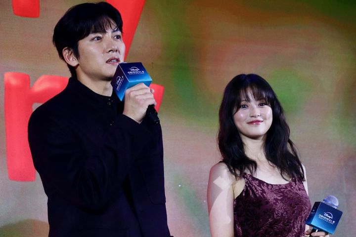 香港で開催された「ディズニープラス・オリジナル・プレビュー 2025」に登壇した（左から）チ・チャンウク今田美桜、今田美桜、 クランクイン！ width=