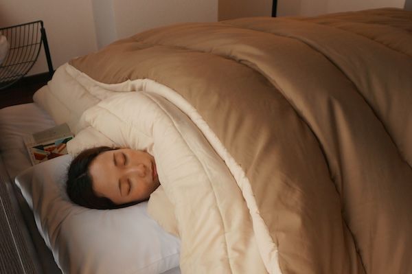 冷気を防ぎ朝まで暖かさをキープ！ねぶくろんシリーズに「ふとんのお布団」が新登場