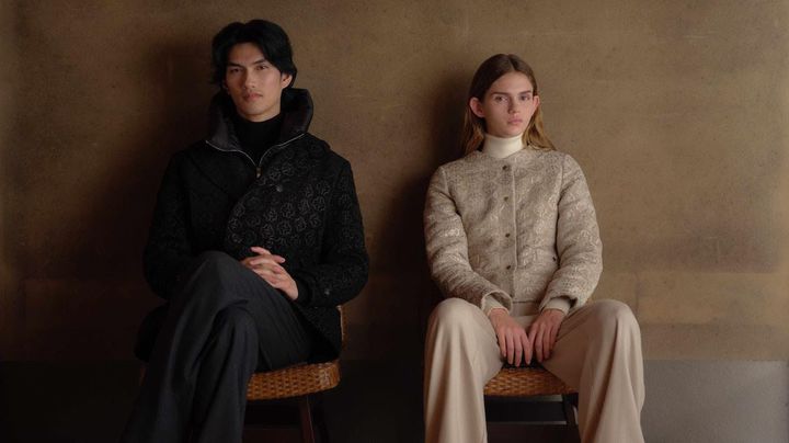 〈左〉DARIO ￥880,000 〈右〉CHIARA ￥605,000