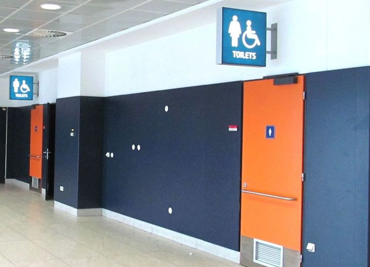 チェコのトイレ 男女が離れているので、男性が尾行しづらくなる