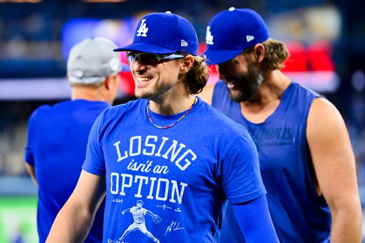 ヘルナンデスはほかにもレインボーサファイアのテニスネックレスを愛用している。