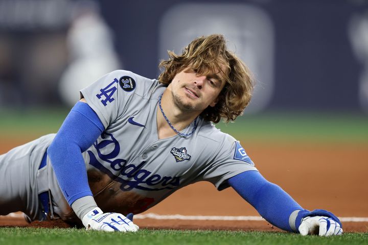 エンリケ・ヘルナンデスもハッピー・ジュエラーズが手がけたテニス・ネックレスを着用。