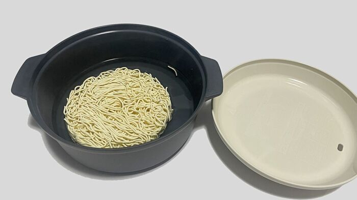 【ダイソー】おひとりさま鍋が想像以上に便利だった！レンチンだけで