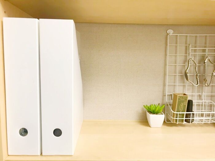 かさばるストール＆マフラーは「立てて」収納！？意外なアイテムが大活躍♪