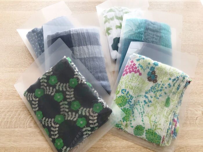 かさばるストール＆マフラーは「立てて」収納！？意外なアイテムが大活躍♪