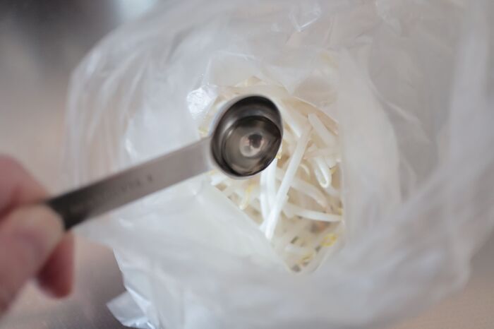 いつもの「もやし炒め」が生まれ変わる！お店級シャキシャキ食感に変わる〈たった2つの裏ワザ〉