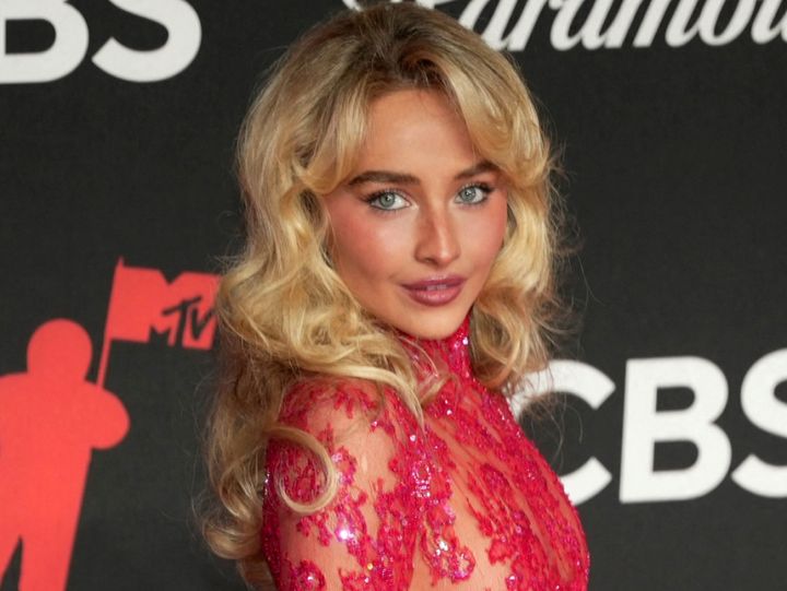 サブリナ・カーペンター、『不思議の国のアリス』着想のミュージカル映画で主演 （C）Zeta Image width=