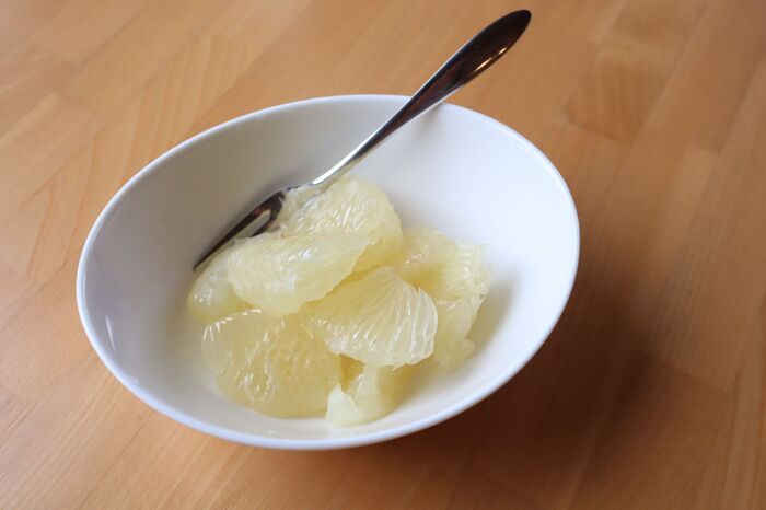 【検証】グレープフルーツが秒で“つるん”とむける！？噂のテクを試してみたら⇨速攻でつるつるの実が味わえた！