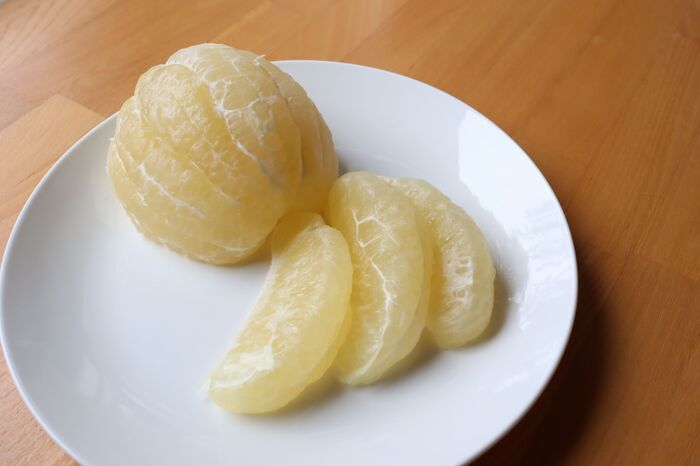 【検証】グレープフルーツが秒で“つるん”とむける！？噂のテクを試してみたら⇨速攻でつるつるの実が味わえた！