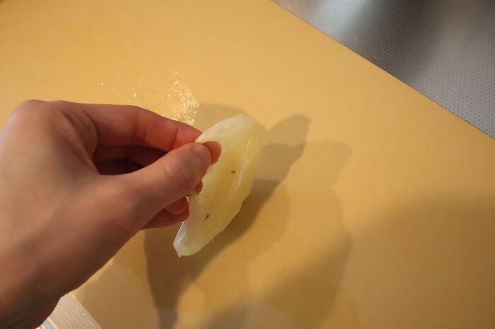 【検証】グレープフルーツが秒で“つるん”とむける！？噂のテクを試してみたら⇨速攻でつるつるの実が味わえた！