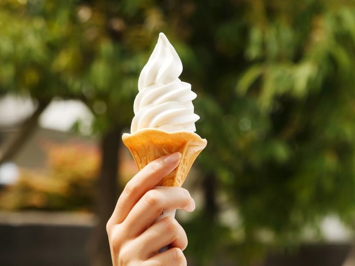 【管理栄養士が解説】喉が痛いときに、冷たいアイスは逆効果？ 喉ごしもよいアイスの意外な注意点とは？ 分かりやすく解説します。