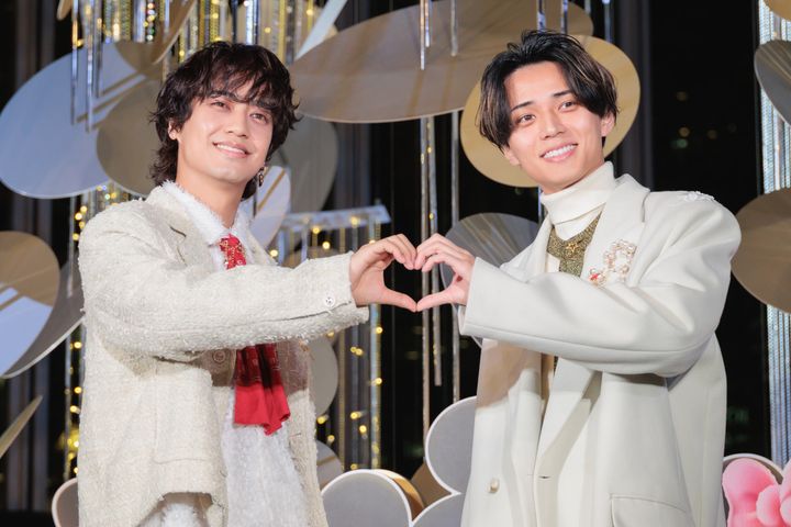 Celebration Tree ＜Mickey ＆ Friends＞点灯式に出席したKing & Prince（高橋海人、永瀬廉） （C）Disney. （C）Disney/Pixar. （C）Disney. Based on the 