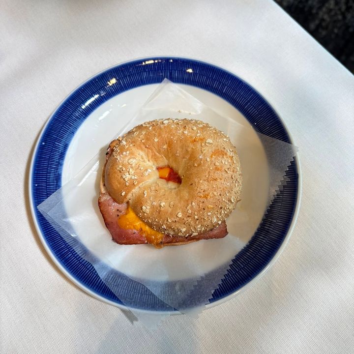 ベーコンエッグチーズ ベーグルサンド