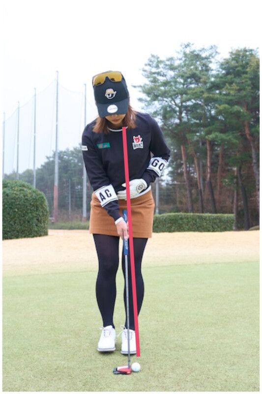 どっちが正しいパターの構え方？女子プロがミスの改善方法を解説