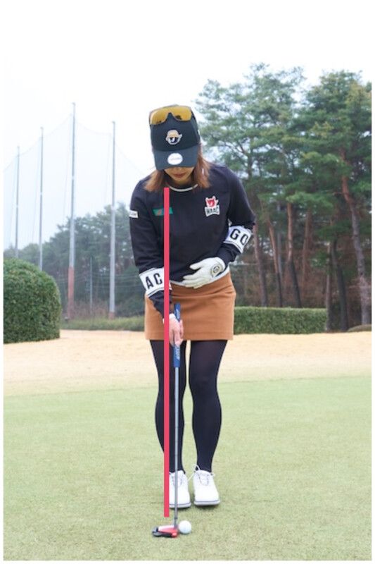 どっちが正しいパターの構え方？女子プロがミスの改善方法を解説