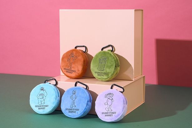 「刺繍チャームポーチ」(各2750円)