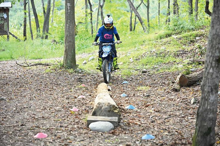 【トライアルISA野崎史高選手のトラテク】ハンドル幅以下の木々の間を軽快に抜けて、林間で差をつける Part02