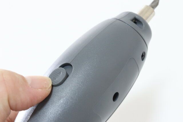 電動ドライバー 正逆切り替えスイッチ