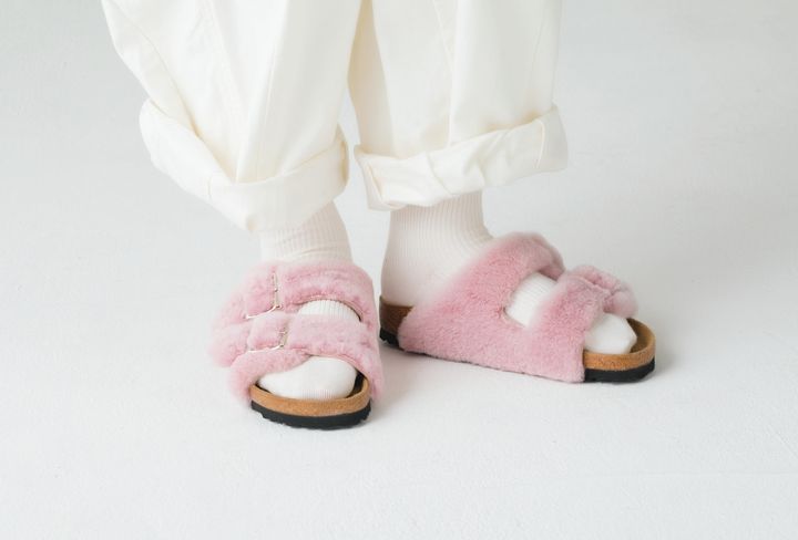 定番モデルの「アリゾナ」を、目にも暖かいラムスキンファーで冬仕様にアップデート。