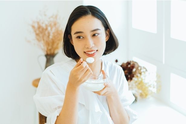 「ビヒダス プレーンヨーグルト」が新パッケージで登場！ビフィズス菌を生かした腸活レシピ３選 zak / PIXTA(ピクスタ)