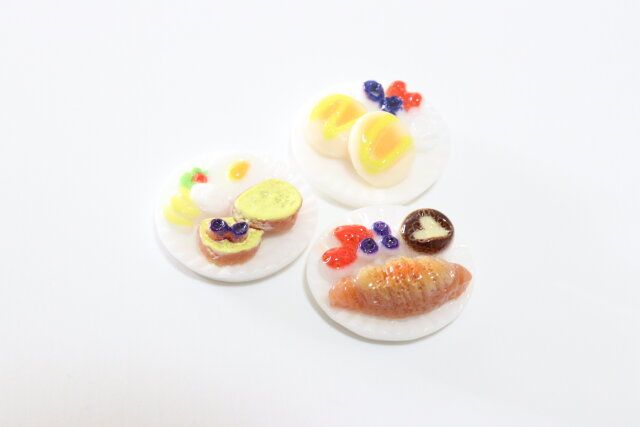 ダイソーのデコパーツ（洋食）のビジュアル