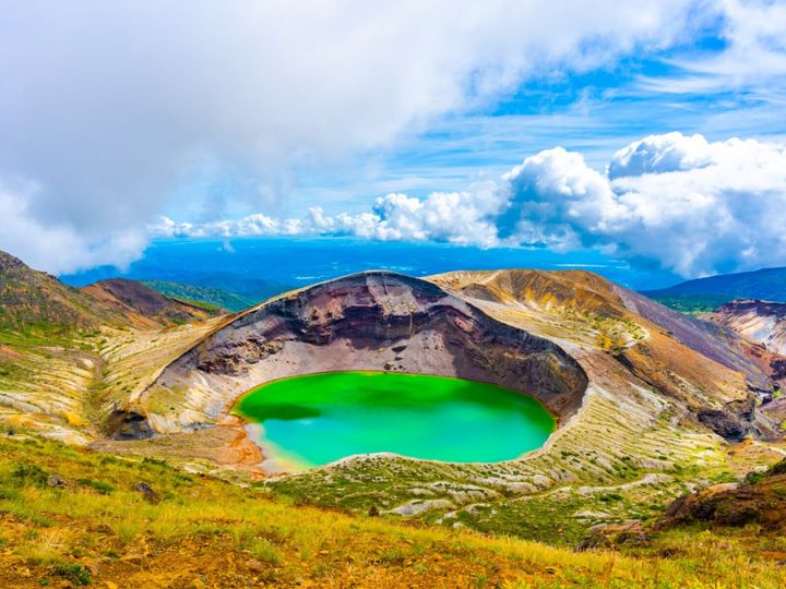 All About ニュース編集部が全国250人を対象に実施した絶景スポットに関するアンケートの調査結果から、一生に一度は行きたいと思う「宮城県の絶景スポット」ランキングを発表！ 2位「蔵王・御釜と外輪山」を抑えた1位は？