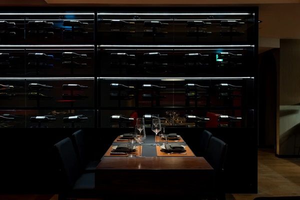 【東京都中央区】ステーキハウス「Latina PARRILLA」、熾火で焼くアルゼンチン産Tボーンのコース開始