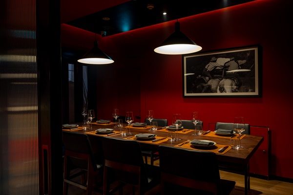 【東京都中央区】ステーキハウス「Latina PARRILLA」、熾火で焼くアルゼンチン産Tボーンのコース開始