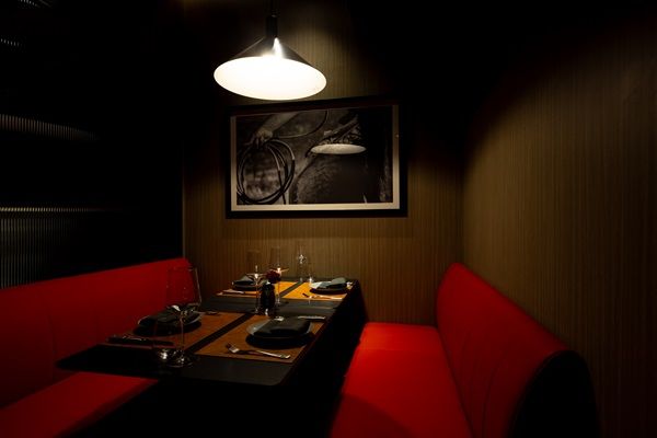 【東京都中央区】ステーキハウス「Latina PARRILLA」、熾火で焼くアルゼンチン産Tボーンのコース開始