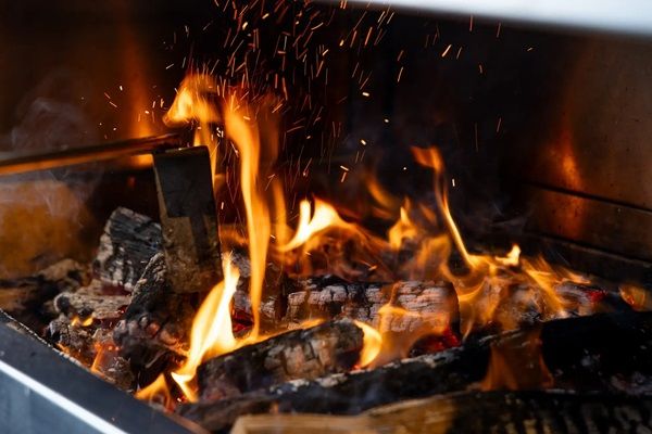 【東京都中央区】ステーキハウス「Latina PARRILLA」、熾火で焼くアルゼンチン産Tボーンのコース開始