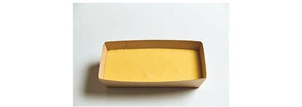 型に流し入れ、170℃のオーブンで10分焼く （C）HIRO SWEETS／KADOKAWA