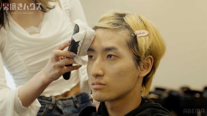 【写真・画像】歌手志望の23歳メンバー、トレードマークの金髪を決意のイメチェン「普通にイケメン」 2枚目