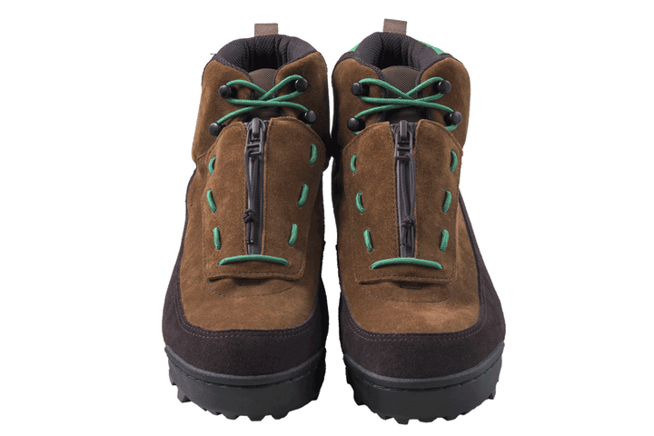 〈イズネス〉 × 〈スイコック〉のシューズ