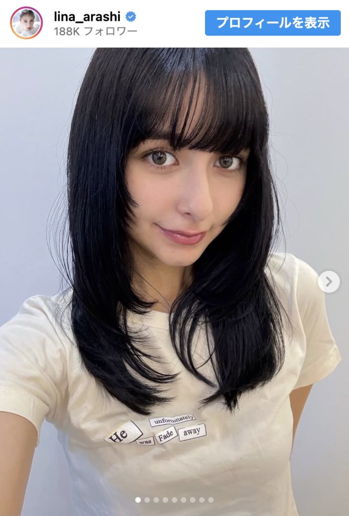 嵐莉菜、黒髪ロングの笑顔がまぶしいオフショット ※「嵐莉菜」インスタグラム width=