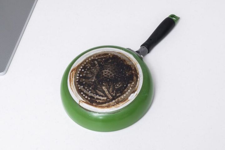 フライパン裏before