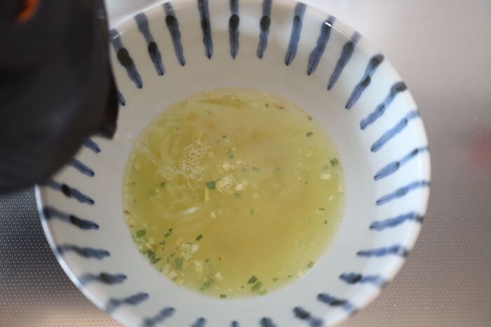 『インスタント麺』がモッチモチ食感に進化！〈必要なのは1つだけ〉知っているとうれしい裏ワザとは♪