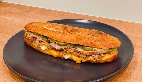 キューバサンド専門店「MOJO STAND」が自宅で焼きたてを楽しめる冷凍パッケージを発売