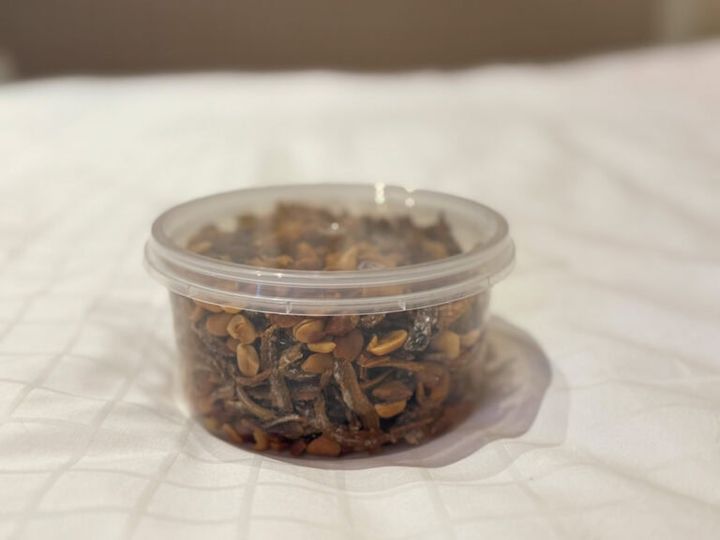 マレー風ダシじゃこ「イカン・ビリス」はおかゆにトッピングすると美味。