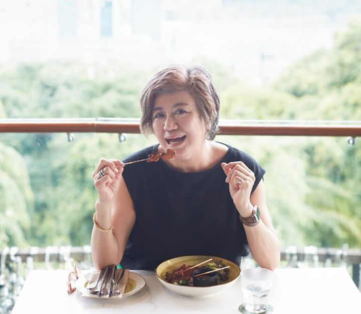 ケーブルカーの乗り場にある絶景レストラン「ARBORA（アルボラ）」で街や海を見下ろしながら海南鶏飯に舌鼓。