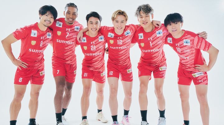 サントリーサンバーズ大阪 大阪府箕面市、大阪市をホームタウンとする。SVリーグの前身のVリーグ時代を含めると過去5シーズン連続でファイナルに進出し、そのうち4度優勝。2023年の世界クラブ選手権では日本勢として初めて銅メダルを獲得。次は世界一を狙う。