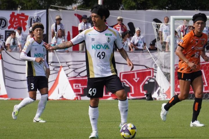 画像: 盛岡でプレーする小林（中央）