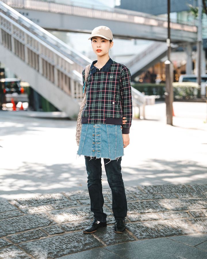 “スカート”がポイントの秋冬スタイル5選。ボトムレイヤードも人気続行中【TOKYO SNAP】