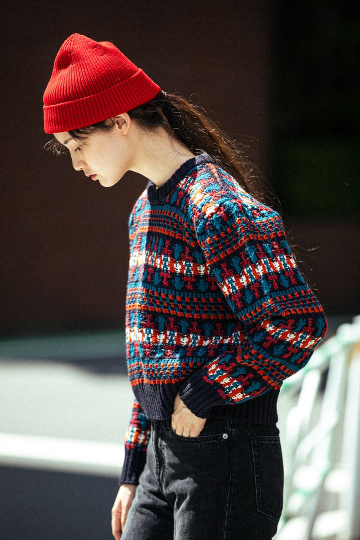 幾何学模様のボーダー柄が印象的。シェトランドウールで編まれた「フェアアイルセーター」ってどんなセーター？【お洒落さんのためのファッション用語辞典 vol.109】