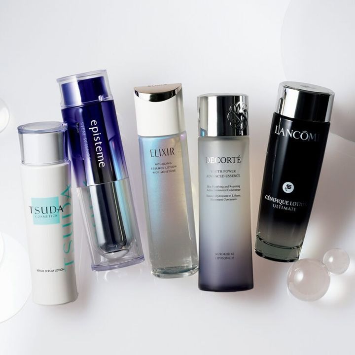 1. ランコム ジェニフィック アルティメ エッセンス ローション 抗炎症、抗酸化、ヒアルロン酸よりパワフルな保水力を持つといわれるβグルカンCMを配合。ハリ・弾力感を取り戻す再生力は、もはや美容液レベル。 150mL ¥9,900／ランコム 2. コスメデコルテ ユース パワー エッセンス ローション ハリ・弾力を作り出す線維芽細胞の増殖力が、加齢とともに減ることに着目。独自の天然由来成分黒麹発酵液などがその分岐点に働き、若々しさを保つ。 150mL ¥16,500／コスメデコルテ 3. エリクシール リフトモイスト ローション しっとりタイプ ba［医薬部外品］ 14万通りの組み合わせから厳選した複合成分コラジェネシスを配合。ハリとうるおいを叶える。 170mL ¥3,410／エリクシール 4. エピステーム ステムサイエンス ローション 最新の研究から見出した独自の複合保湿成分がハリの源へアプローチ。濃密な手応えを実感。 150mL ¥17,050／ロート製薬 5. TSUDA COSMETICS リペア セラム ローション たるみ、くすみ、しつこい乾燥などのトラブルの一因は、肌内部がスカスカになる“皮膚やせ”。高機能セラミドやヒアルロン酸で、肌の密度を上げる。 130mL ¥5,940／ドクター津田コスメラボ